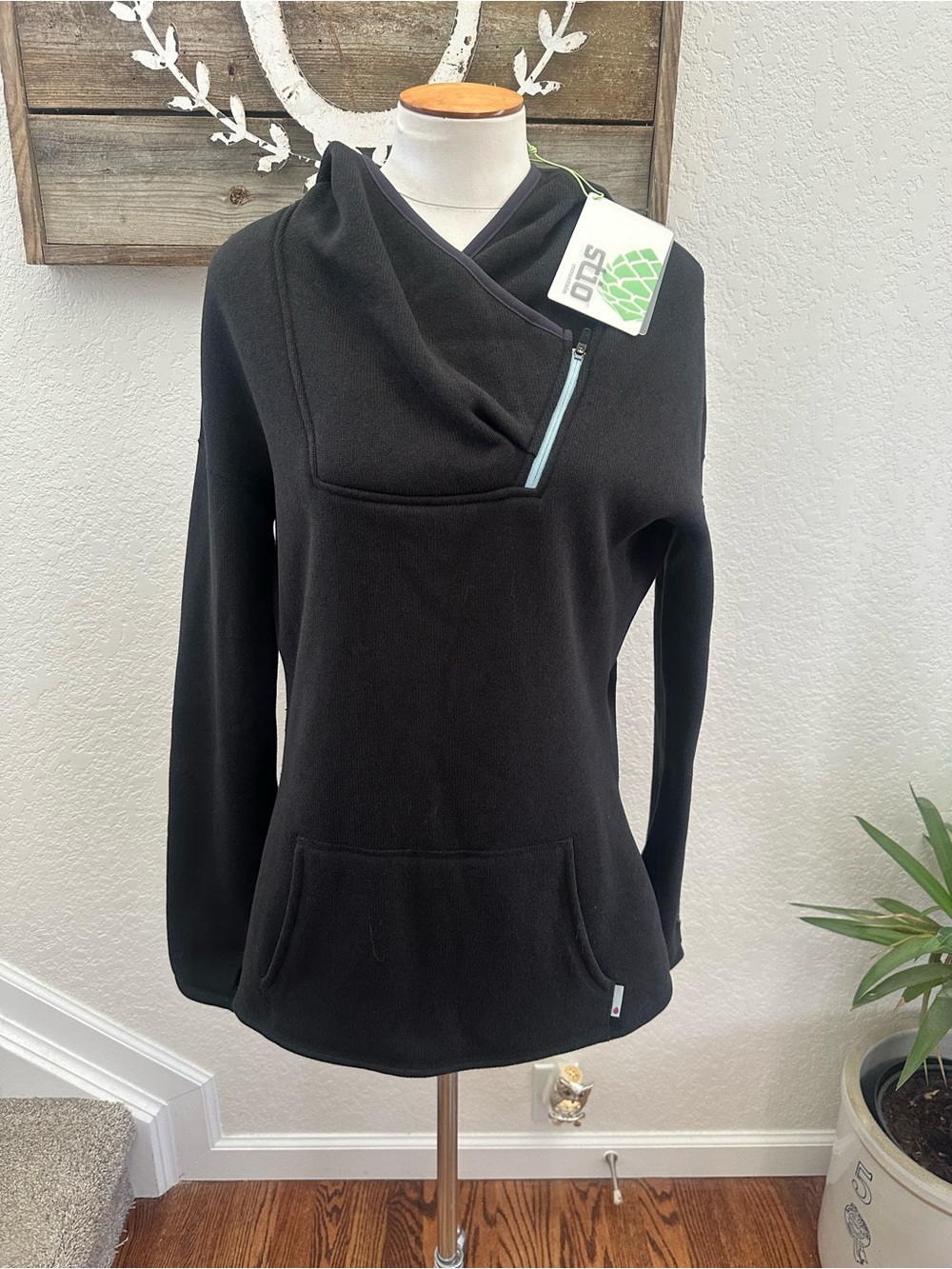 Stio black women’s Sweetwater fleece hoodie size Large NWT